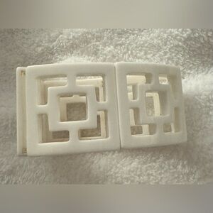 #J025-06-004 - White Lucite Geometric Repeating Cut-Out Window Stretch Bracelet